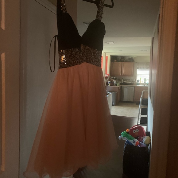 evening dresses - Picture 2 of 3